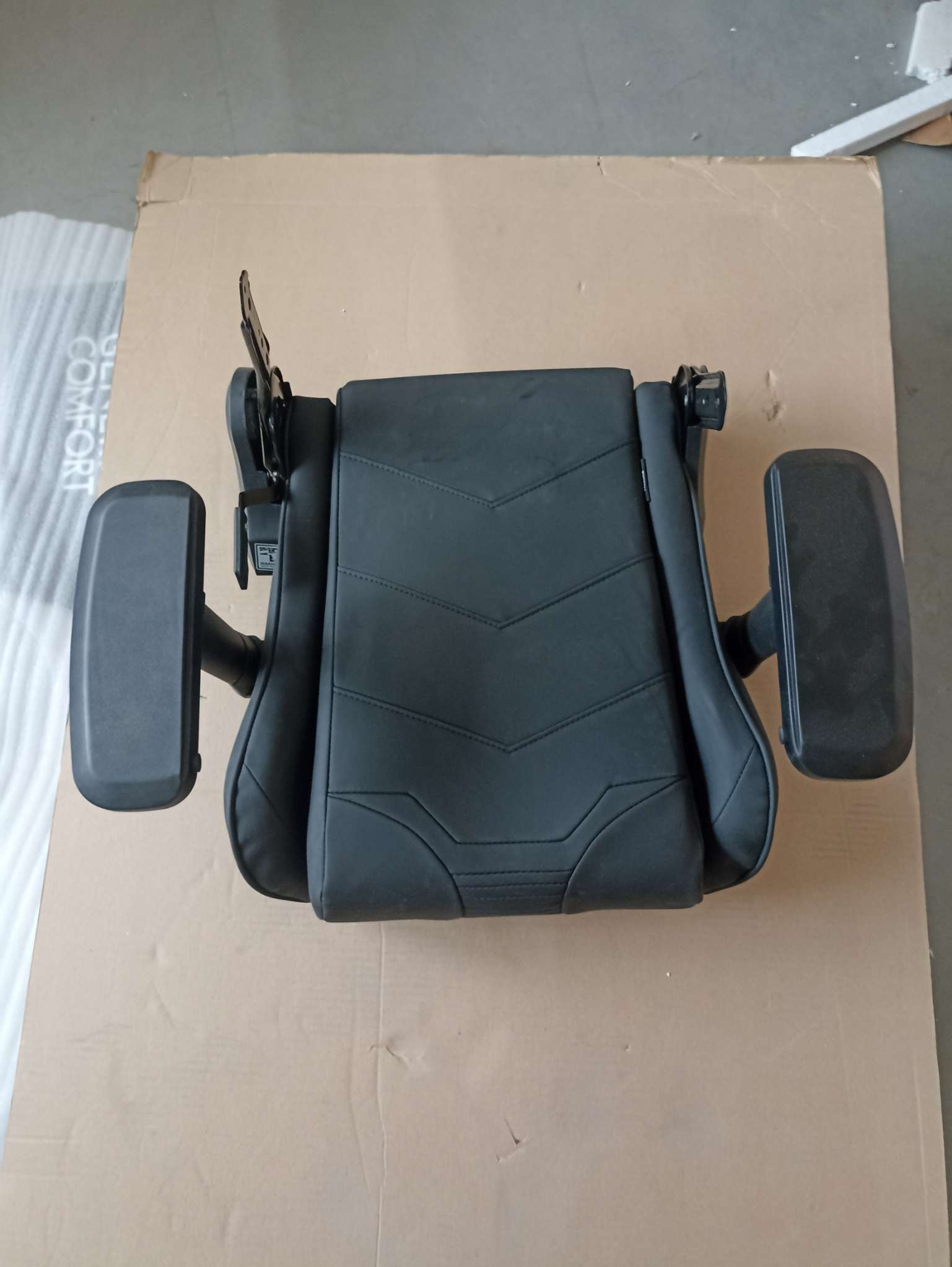 DXRacer OH/RV131/N компьютерное кресло**